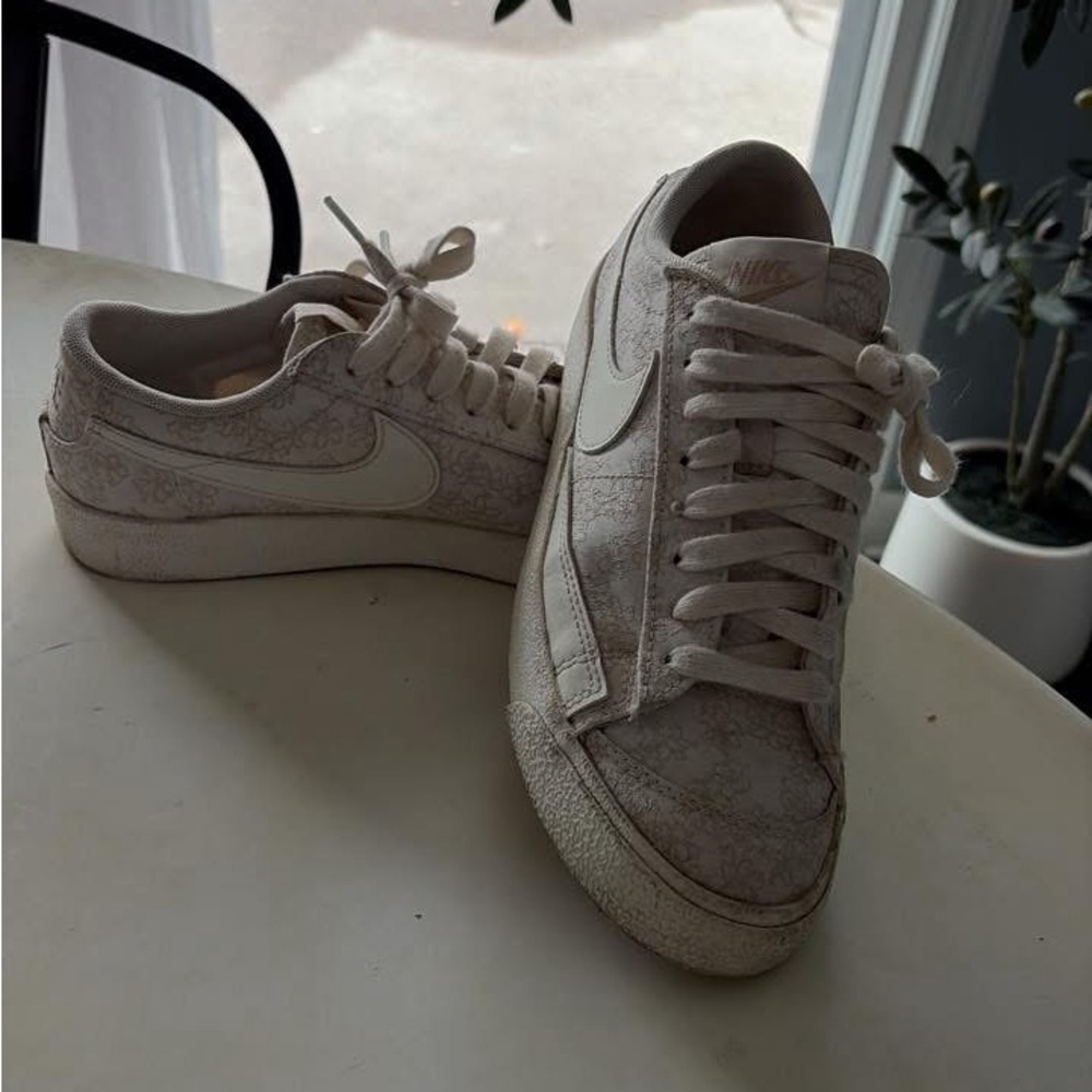 Nike Women's Cream Sneakers